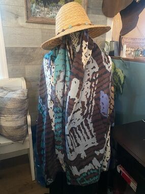 Beautiful Print BNWT Parfois Wool large wrap/scarf